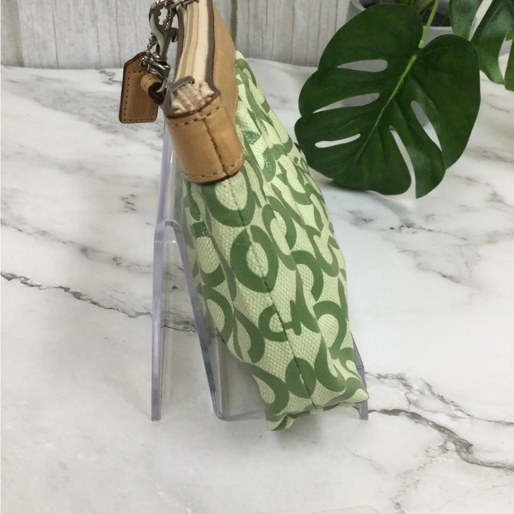 NWOT COACH Green Signature Pattern Wristlet